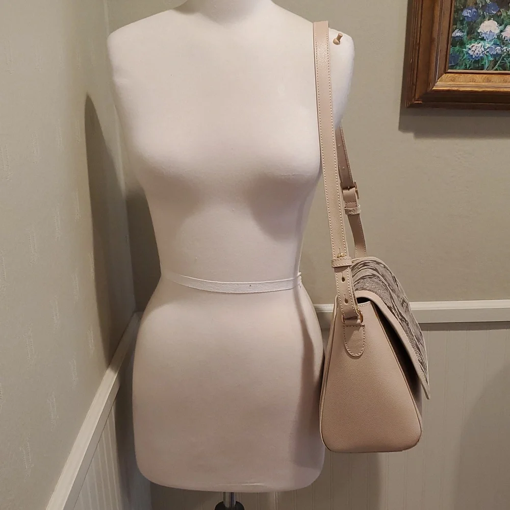 Like NEW Harper Lawrencr python print Shoulder bag